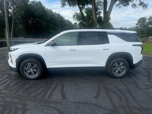 New 2026 Chevrolet Traverse LT image 2