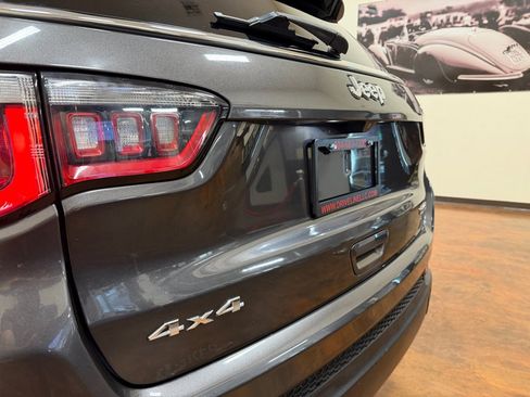 Used 2019 Jeep Compass Latitude w/ Cold Weather Group AWD/4WD image 42