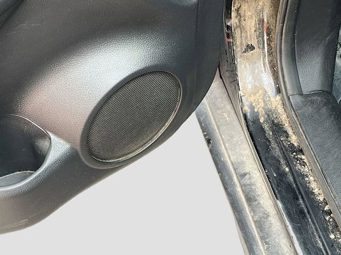 Used 2019 Nissan Rogue S image 18