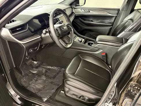 Used 2024 Jeep Grand Cherokee L Limited AWD/4WD image 29