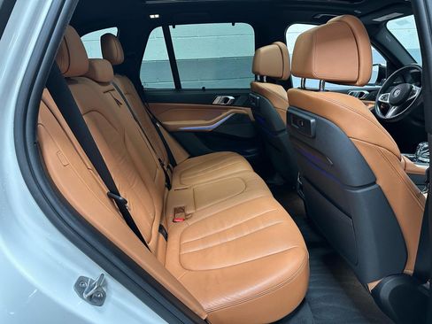 Used 2019 BMW X5 xDrive40i w/ Executive Package image 11