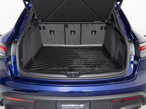 Used 2025 Porsche Macan image 39