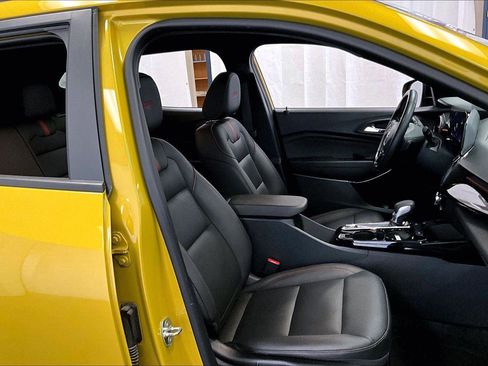 Used 2024 Chevrolet Trax RS w/ Driver Confidence Package image 7