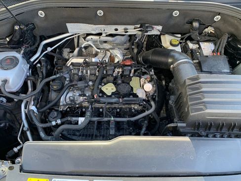 Used 2024 Volkswagen Atlas Cross Sport SE image 32