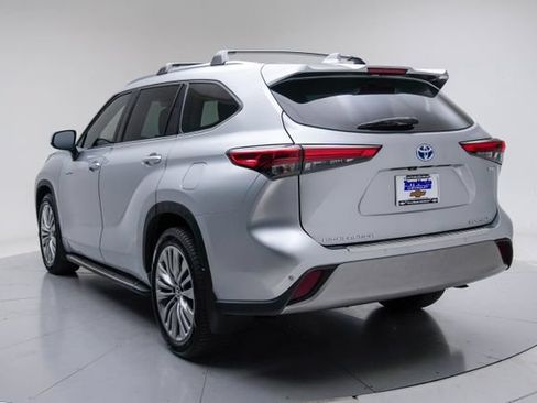 Used 2021 Toyota Highlander Platinum AWD/4WD image 3
