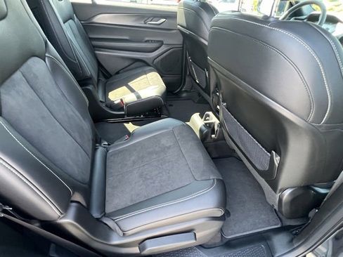 New 2025 Jeep Grand Cherokee L Altitude image 31