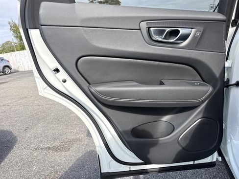 Used 2023 Volvo XC60 T8 Ultimate w/ Climate Package image 35