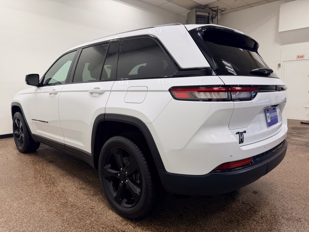 Used 2023 Jeep Grand Cherokee Altitude AWD/4WD image 3