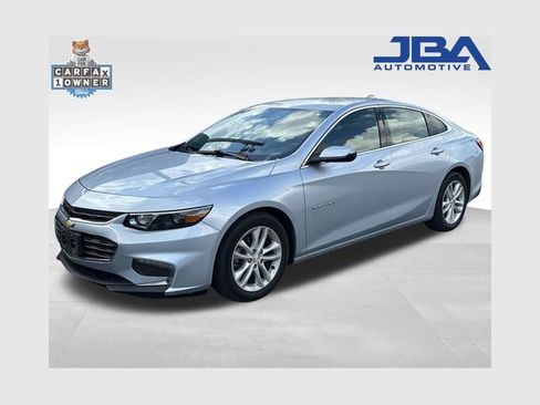Used 2017 Chevrolet Malibu LT FWD image 1