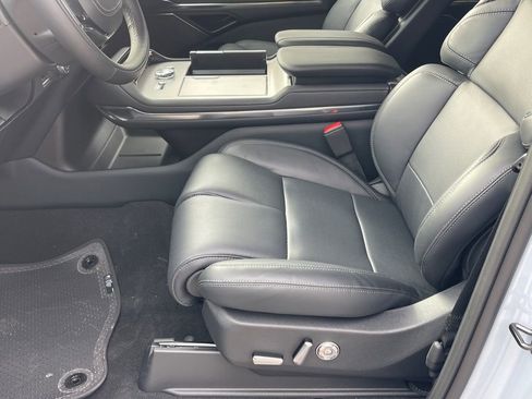 New 2025 Lincoln Navigator Reserve w/ Jet Appearance Package AWD/4WD image 7