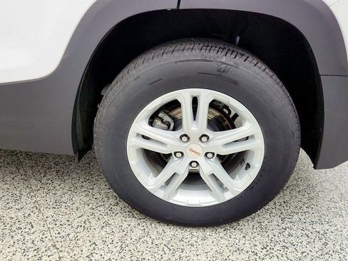 Used 2024 GMC Terrain SLE w/ Driver Convenience Package AWD/4WD image 9