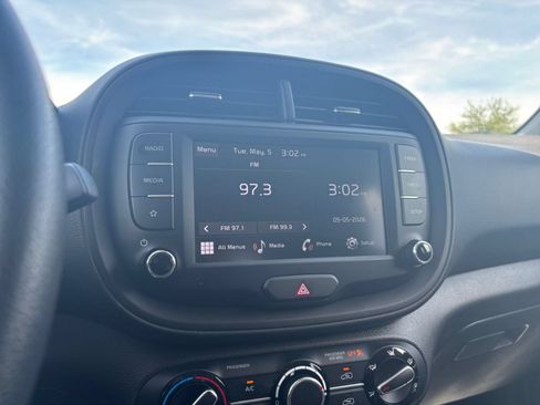 Used 2025 Kia Soul LX w/ LX Technology Package FWD image 20