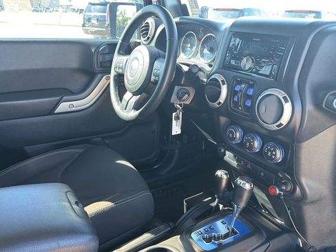 Used 2016 Jeep Wrangler Unlimited Sahara w/ Connectivity Group AWD/4WD image 74