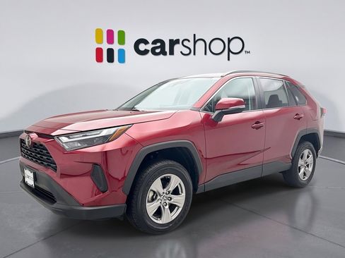 Used 2022 Toyota RAV4 XLE image 1