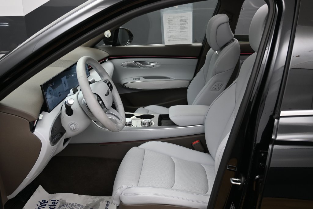 Used 2026 Genesis GV70 2.5T Advanced AWD/4WD image 11