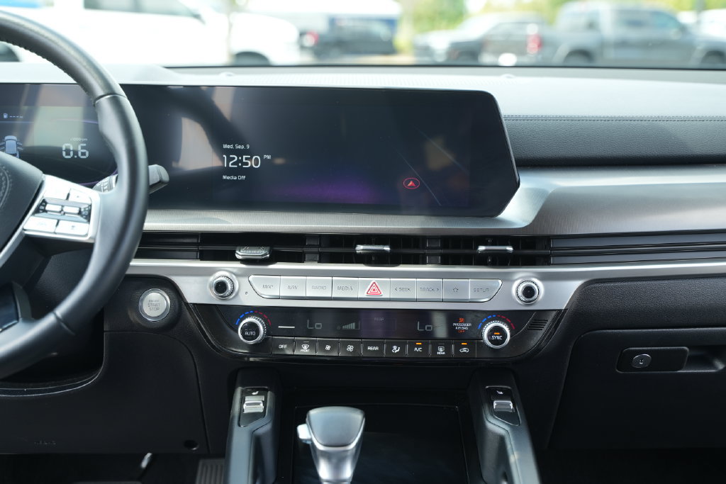 Used 2023 Kia Telluride S FWD image 30