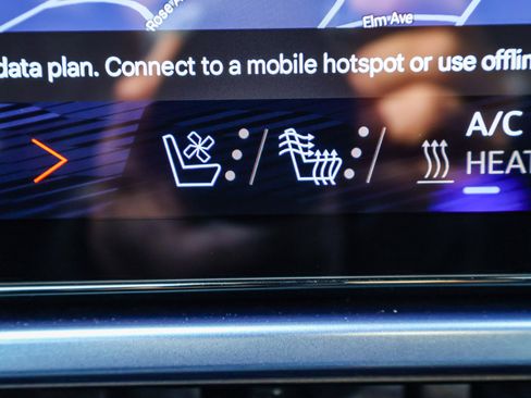 Used 2025 Chevrolet Equinox EV LT w/ Convenience Package II image 8