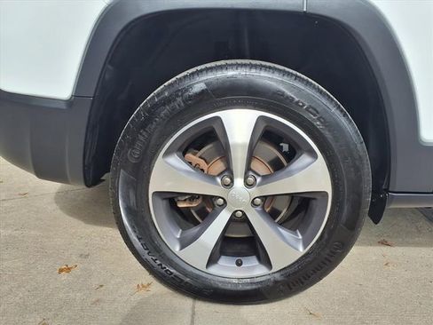 Used 2022 Jeep Cherokee Limited image 8