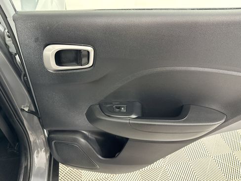 Used 2022 Hyundai Venue SEL image 45