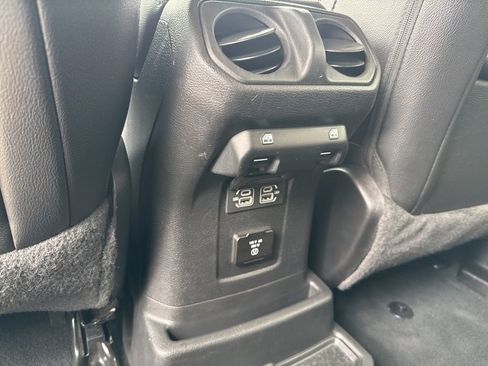 Used 2022 Jeep Wrangler Unlimited Sahara 4xe image 23