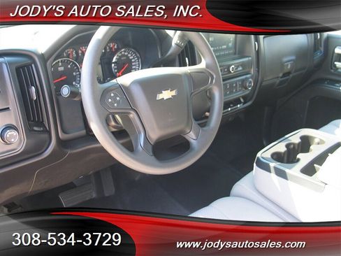 Used 2017 Chevrolet Silverado 1500 W/T w/ Trailering Package RWD image 2