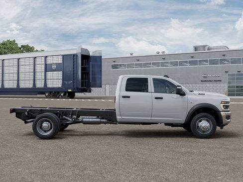 New 2026 RAM 4500 Tradesman w/ Chrome Appearance Group AWD/4WD image 30