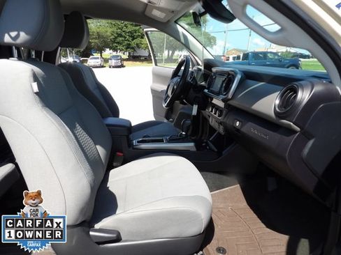 Used 2018 Toyota Tacoma SR5 RWD image 34