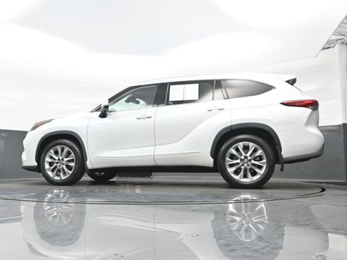 Used 2022 Toyota Highlander Limited AWD/4WD image 31