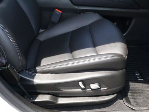 Certified 2024 Cadillac XT6 Luxury w/ LPO, Floor Liner Package FWD image 23
