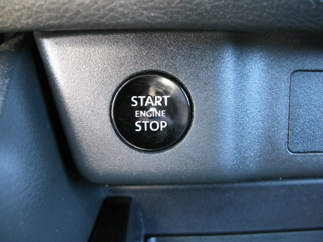 Used 2024 Nissan Rogue S FWD image 19