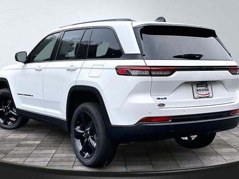 New 2025 Jeep Grand Cherokee Altitude image 4