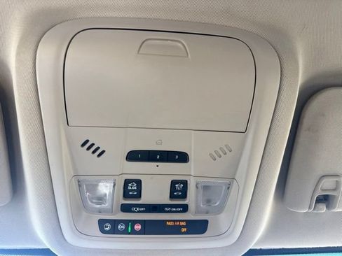 Used 2018 GMC Acadia Denali w/ Technology Package FWD image 20