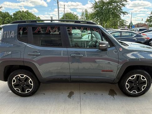 Used 2017 Jeep Renegade Trailhawk w/ Premium Trailhawk Package AWD/4WD image 8