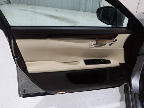 Used 2018 Lexus ES 350 w/ Luxury Package w/Wood Trim FWD image 33