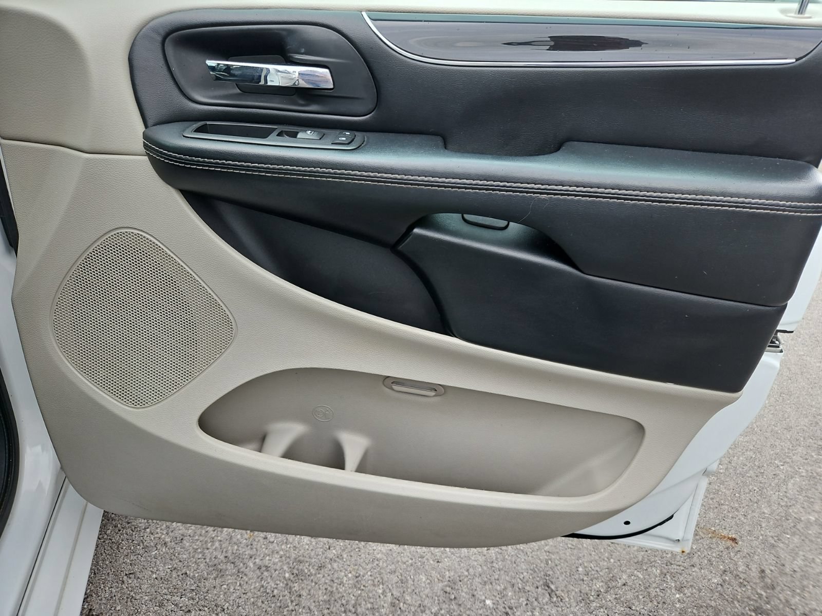 Used 2019 Dodge Grand Caravan SXT FWD image 24