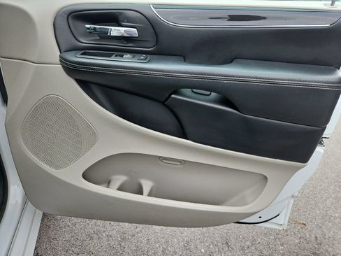 Used 2019 Dodge Grand Caravan SXT FWD image 24