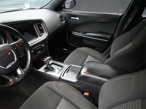 Used 2019 Dodge Charger SXT image 18