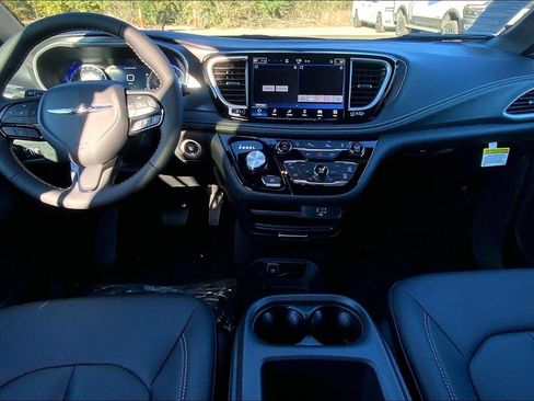 New 2026 Chrysler Pacifica Select w/ S Appearance Package image 14