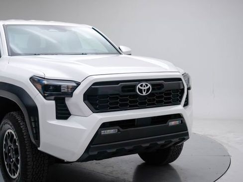 Used 2024 Toyota Tacoma TRD Off-Road image 10