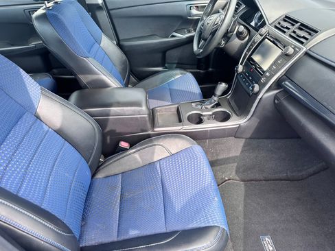 Used 2016 Toyota Camry SE FWD image 9