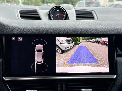 Used 2020 Porsche Cayenne w/ Premium Package image 15