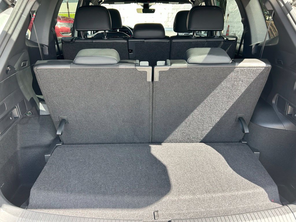 Certified 2024 Volkswagen Tiguan SE R-Line FWD image 48