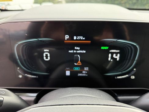 Used 2023 Kia Niro SX Touring image 11