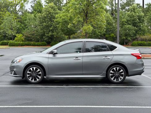 Used 2019 Nissan Sentra SR FWD image 5