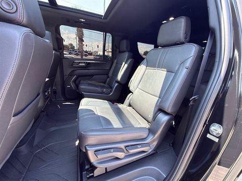 Used 2025 Chevrolet Suburban RST w/ Comfort Package RWD image 10