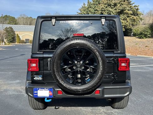 Used 2023 Jeep Wrangler Unlimited Sahara w/ Cold Weather Group image 18