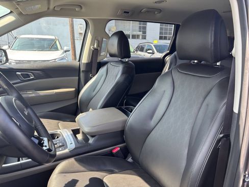 Used 2026 Kia Carnival FWD image 38
