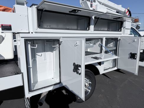 Used 2020 Ford F550 4x4 Regular Cab Super Duty image 6