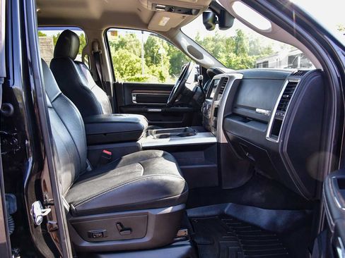 Used 2018 RAM 2500 Laramie w/ Snow Chief Group AWD/4WD image 9