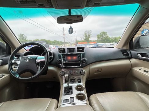 Used 2013 Toyota Highlander SE FWD image 37